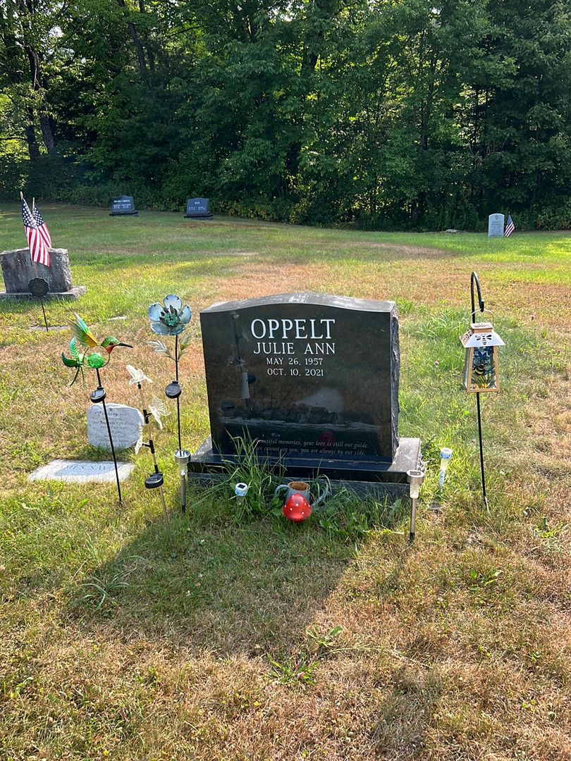 Julie Ann Oppelt's grave. Photo 1