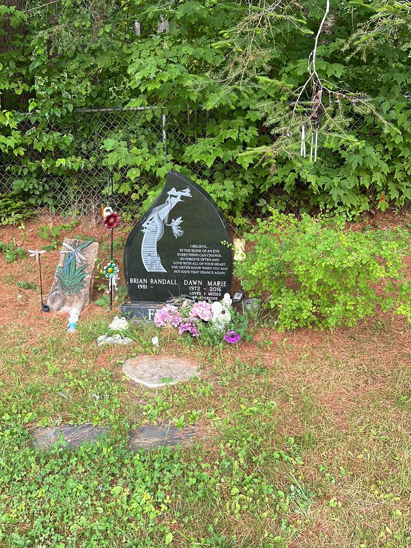 Dawn Marie Fenoff's grave. Photo 1