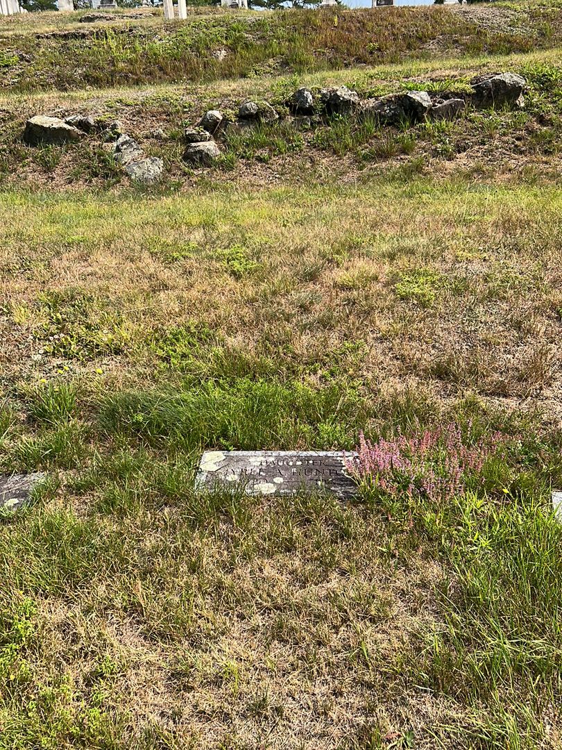 Myrle A. Young Huntog's grave. Photo 1