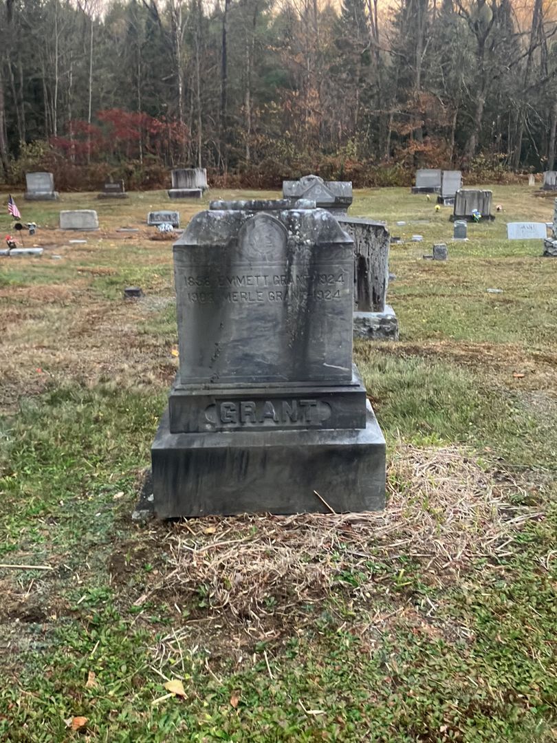 Merle Grant's grave. Photo 1