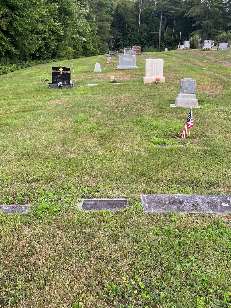 Louise A. Hallett's grave. Photo 1