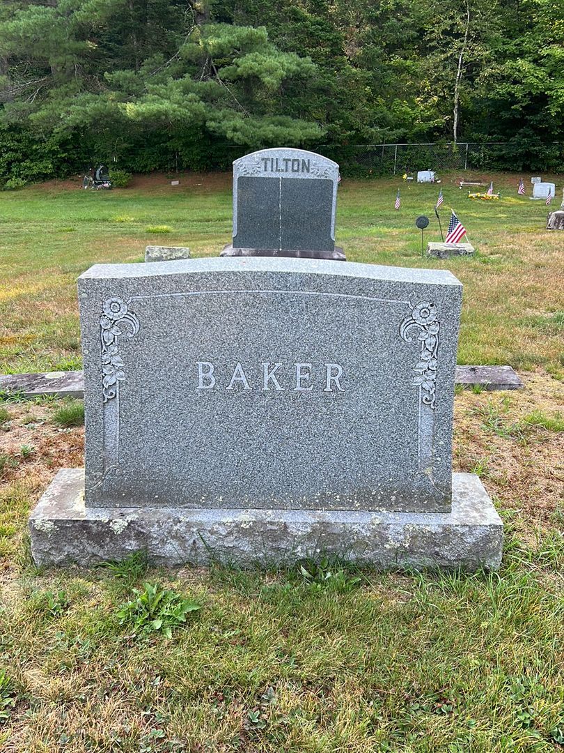 Effie A. Baker's grave. Photo 1