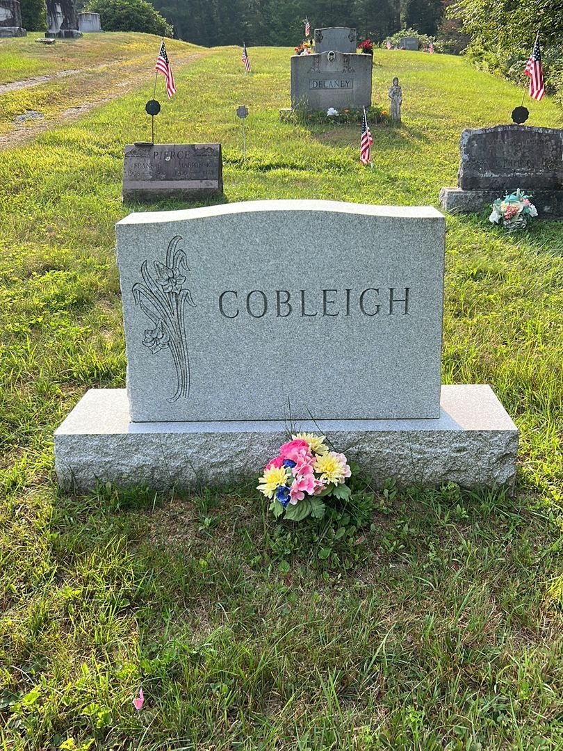 Olga Calacci Cobleigh's grave. Photo 1