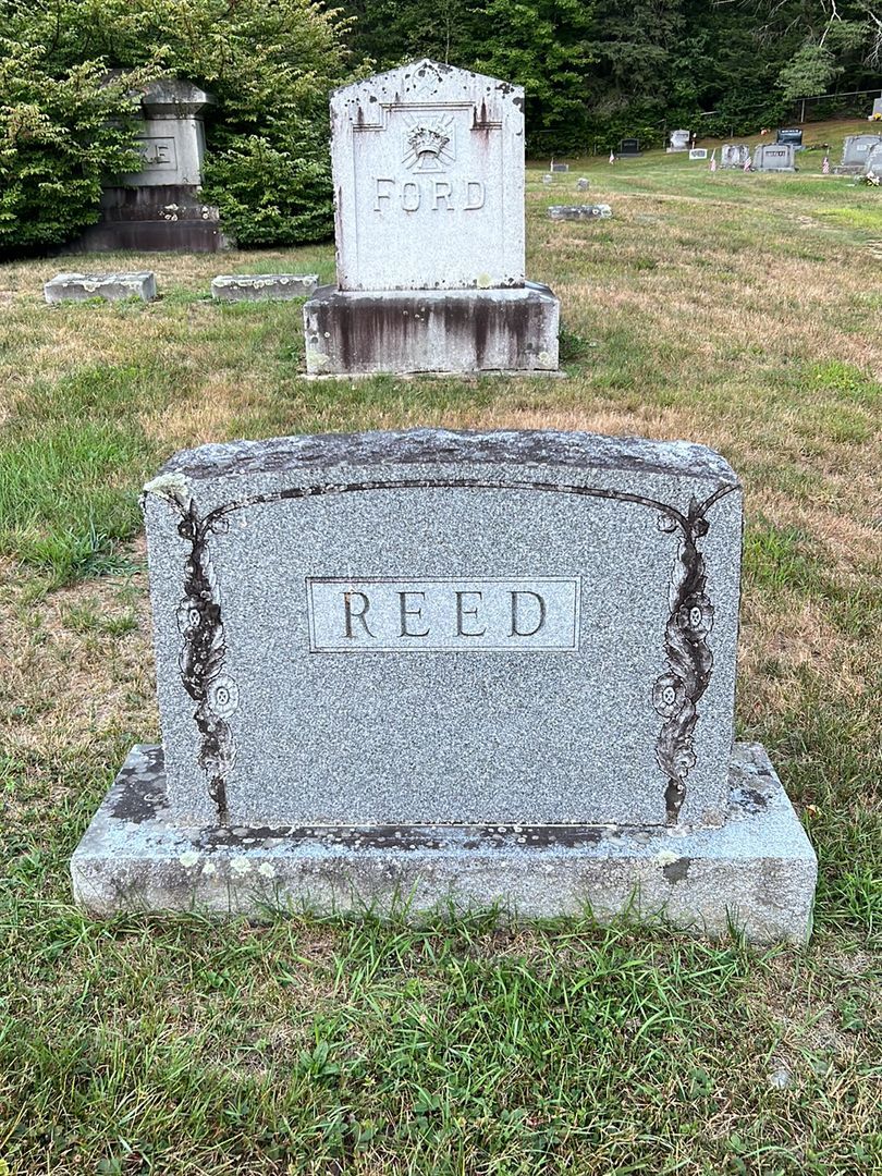 Helen T. Reed's grave. Photo 1
