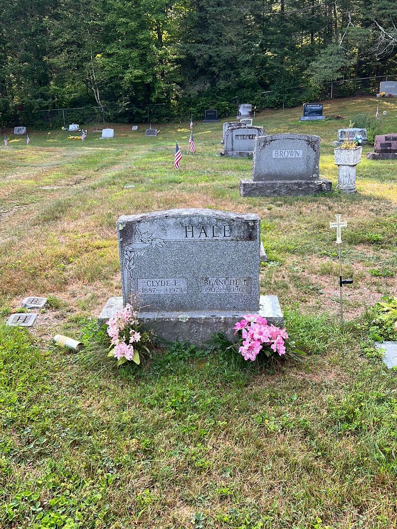 Clyde F. Hale's grave. Photo 1