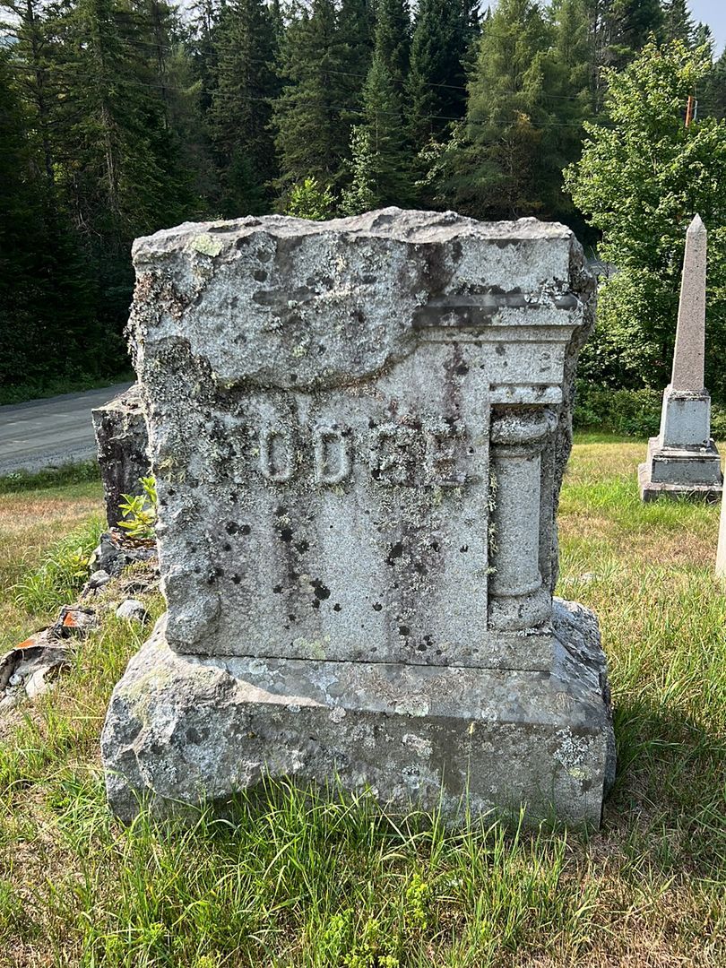Loraine C. Gee's grave. Photo 1