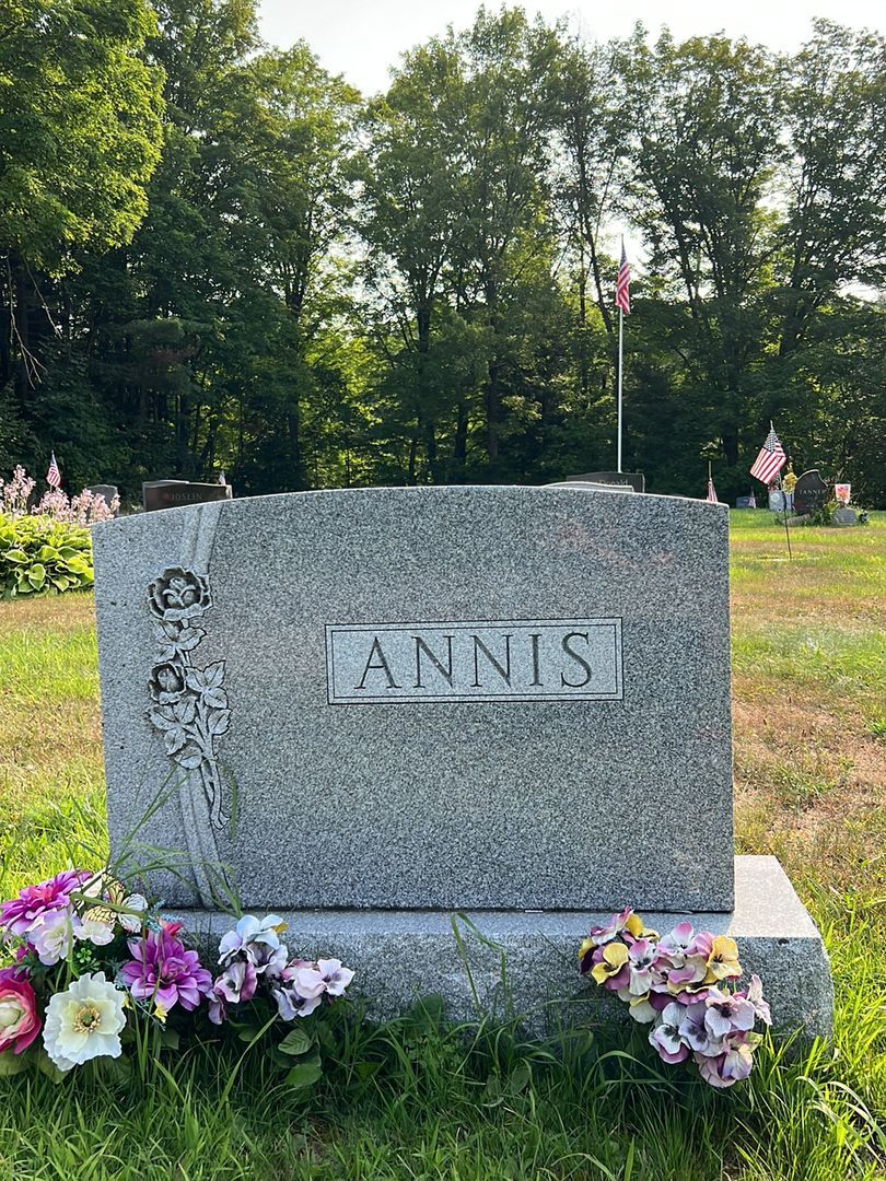 Russell O. Annis's grave. Photo 1