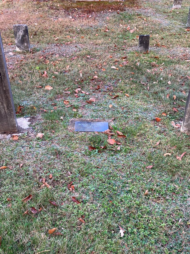 Robert Nichols's grave. Photo 1