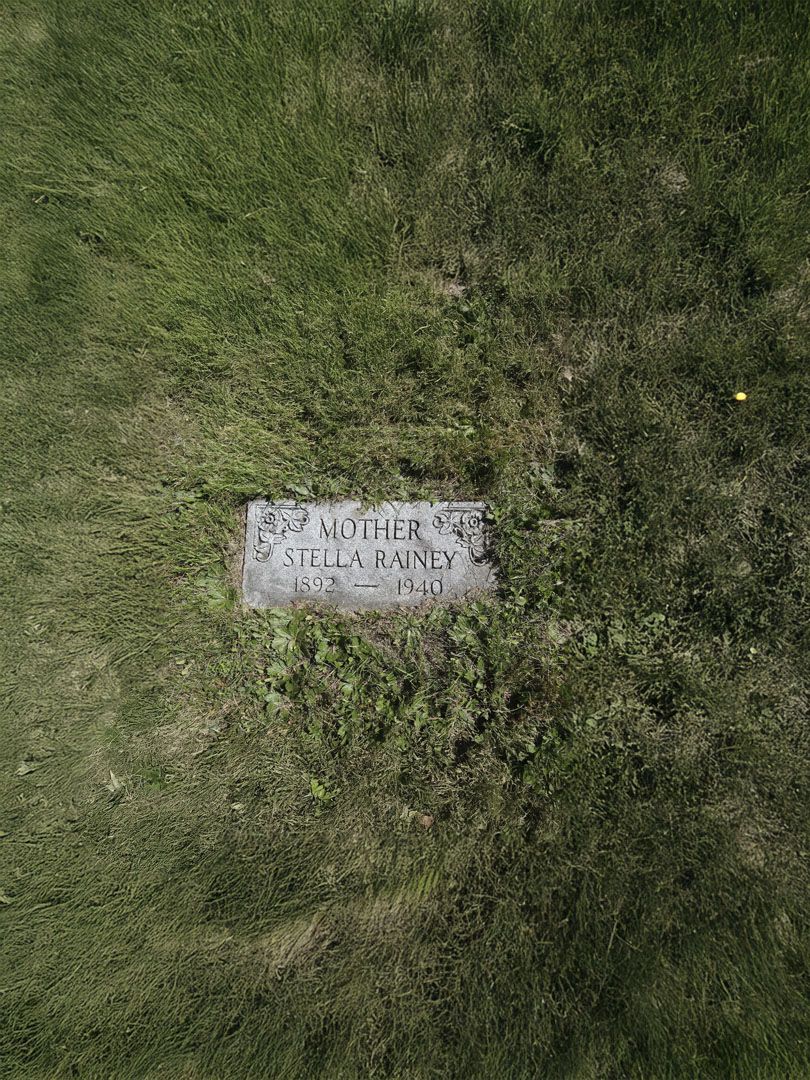 Stella Rainey's grave. Photo 1